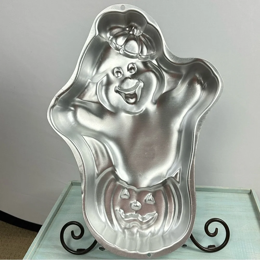 WILTON Ghost Pumpkin Halloween decorative aluminum cake pan